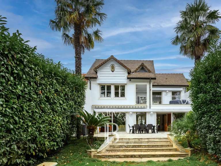 Maison Nogent-sur-Marne - 4 chambres - 280m²