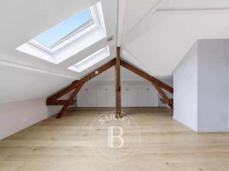 Maison Nogent-sur-Marne - 6 chambres - 340m²