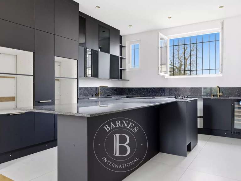 Maison Nogent-sur-Marne - 6 chambres - 340m²