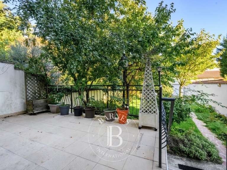 Maison Nogent-sur-Marne - 5 chambres - 233m²