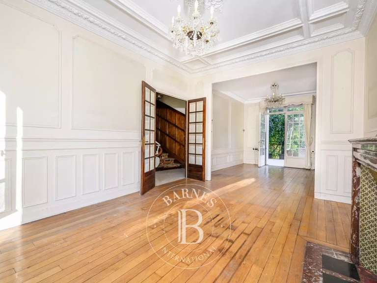 Maison Nogent-sur-Marne - 5 chambres - 233m²