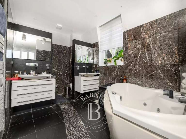 Maison Nogent-sur-Marne - 5 chambres - 254m²