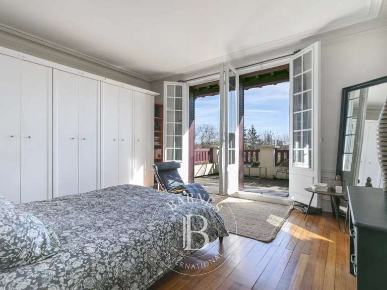 Maison Nogent-sur-Marne - 5 chambres - 243m²