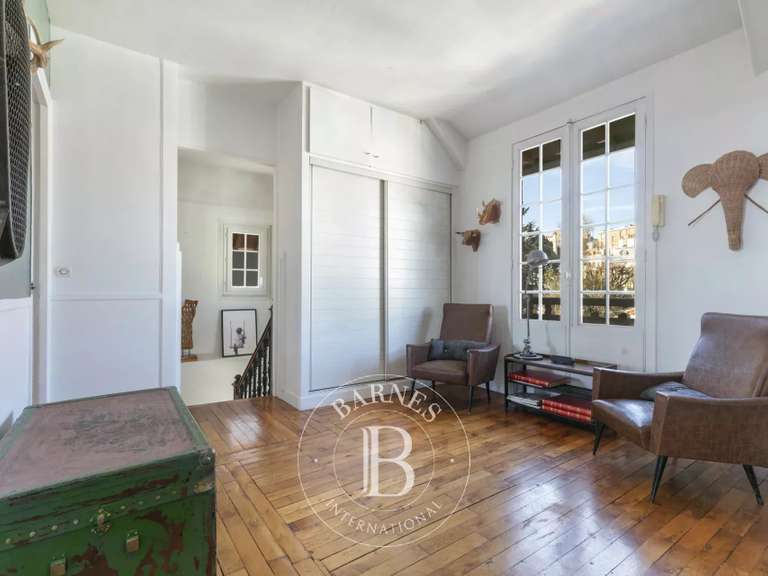 Maison Nogent-sur-Marne - 5 chambres - 243m²