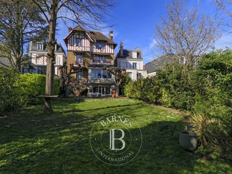 Maison Nogent-sur-Marne - 5 chambres - 243m²