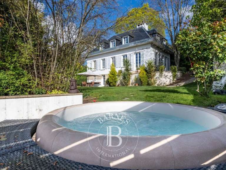 Maison Nogent-sur-Marne - 5 chambres - 250m²