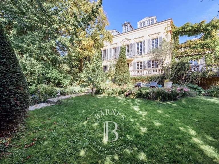 Maison Nogent-sur-Marne - 7 chambres - 270m²