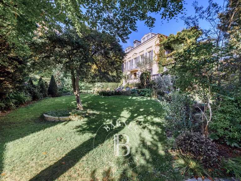 Maison Nogent-sur-Marne - 7 chambres - 270m²