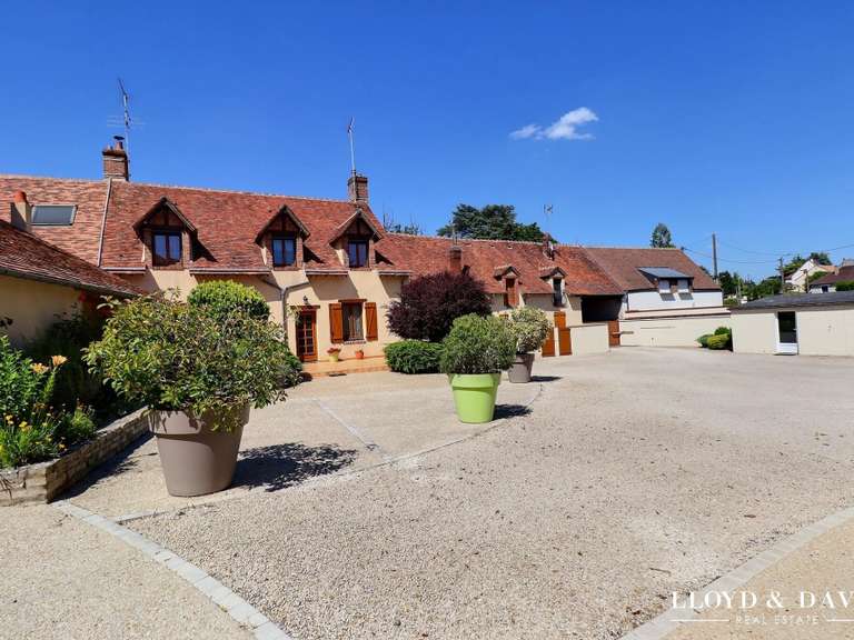 Maison Nogent-sur-Vernisson - 8 chambres - 360m²