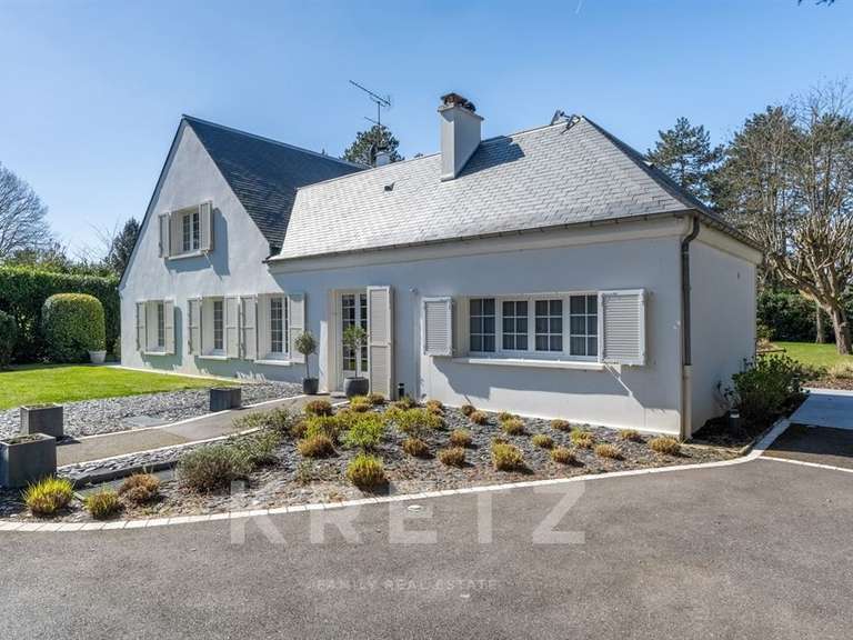 Maison Noisy-le-Roi - 5 chambres - 360m²