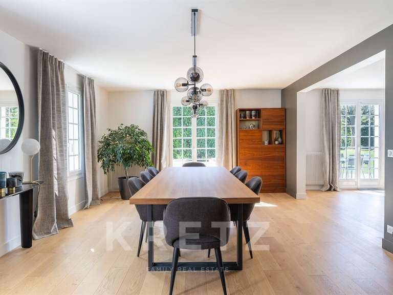 Maison Noisy-le-Roi - 5 chambres - 360m²