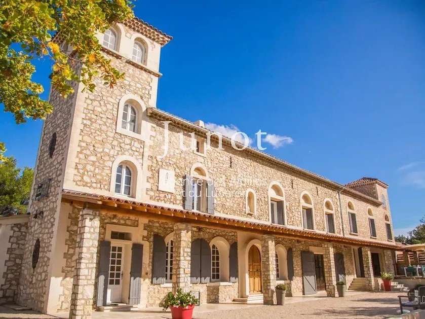 Maison Noves