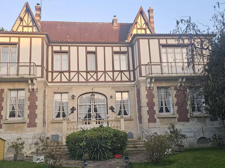 House Noyon - 16 bedrooms - 920m²