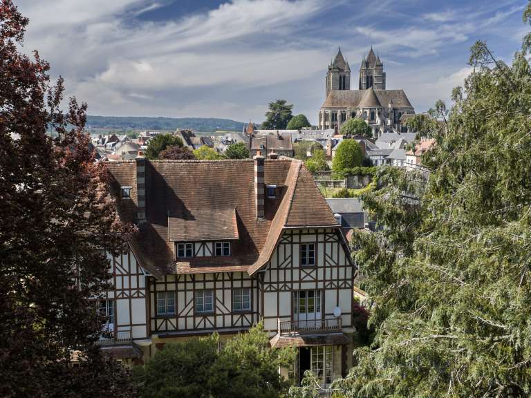 Maison Noyon - 16 chambres - 920m²