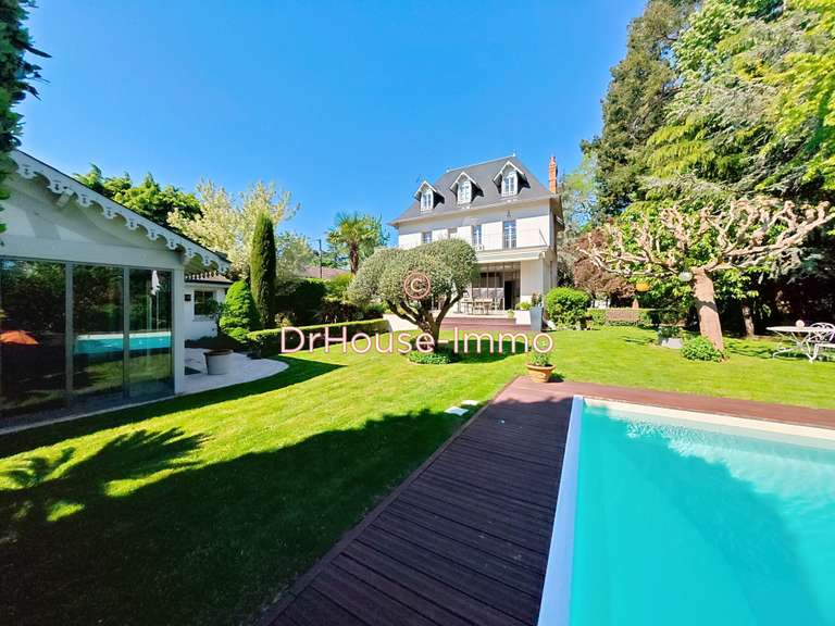 Villa Olivet - 6 bedrooms - 383m²