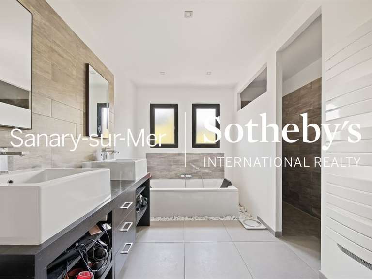 Maison Ollioules - 6 chambres - 320m²
