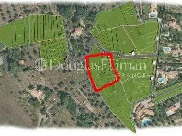 Terrain Opio - 2561m²