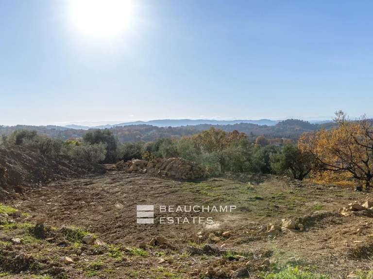 Terrain Opio - 2561m²