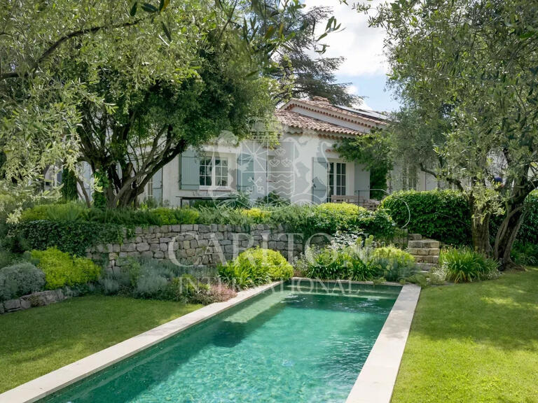 Villa Opio - 5 bedrooms - 302m²