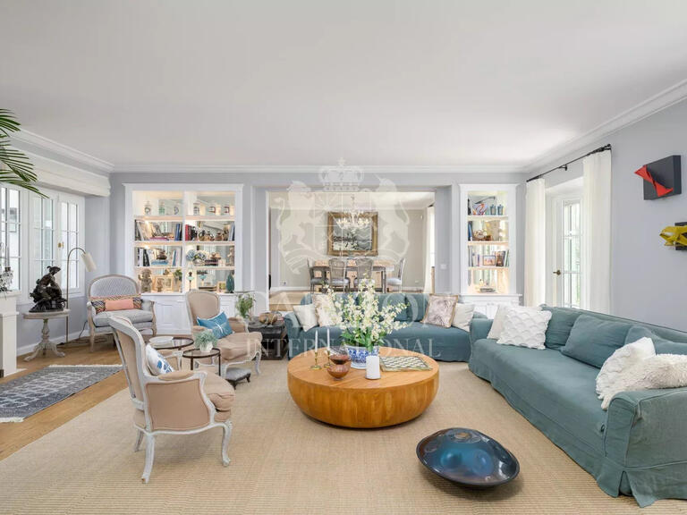 Villa Opio - 5 bedrooms - 302m²