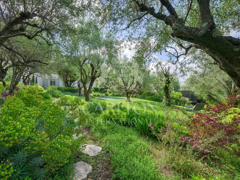 Villa Opio - 5 bedrooms - 302m²
