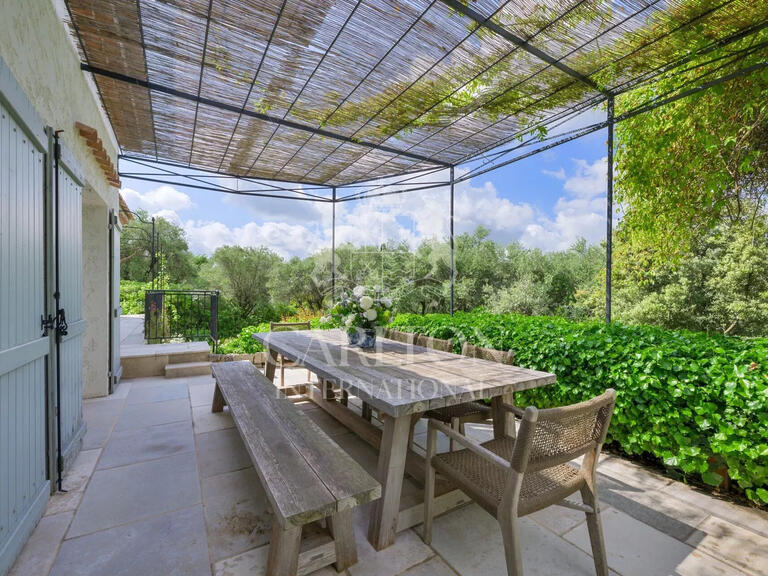 Villa Opio - 5 bedrooms - 302m²