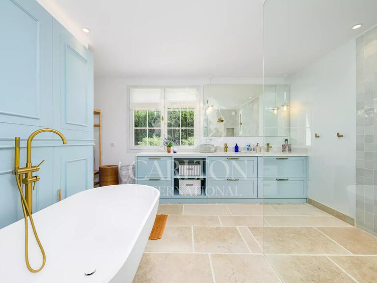 Villa Opio - 5 bedrooms - 302m²