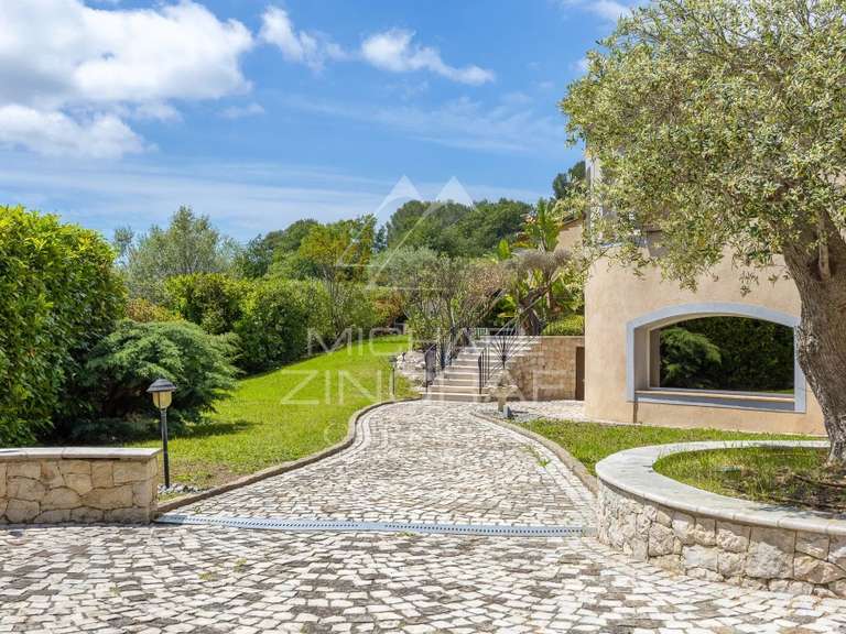 Villa Opio - 5 bedrooms - 216m²