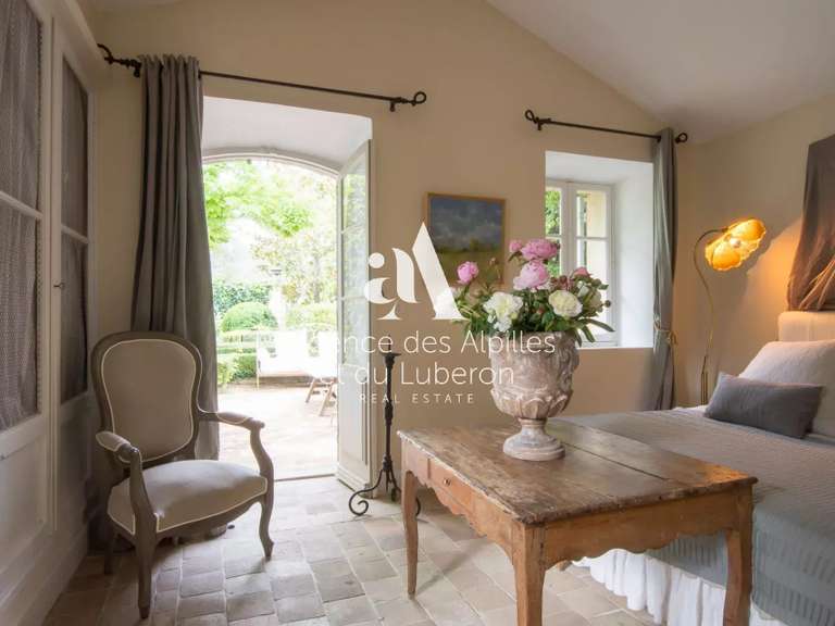 House Oppède - 7 bedrooms - 27500m²