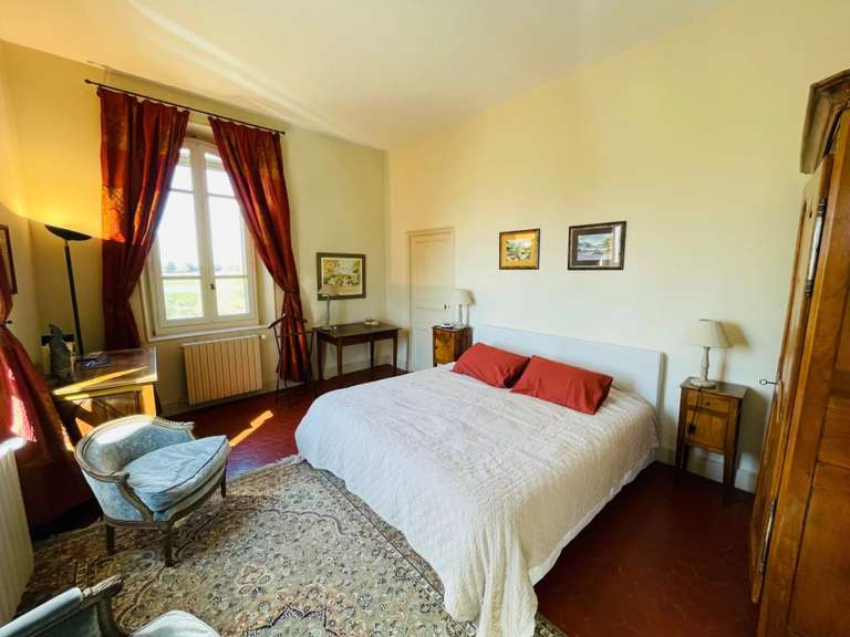 Propriété Orange - 7 chambres - 684m²