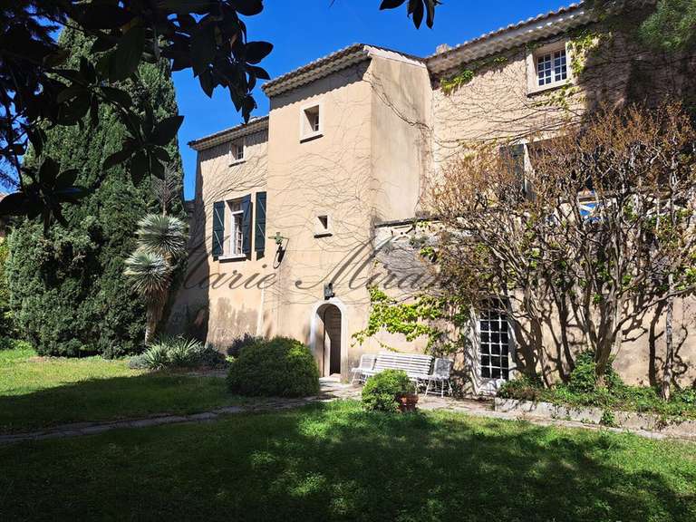 Propriété Orange - 8 chambres - 350m²