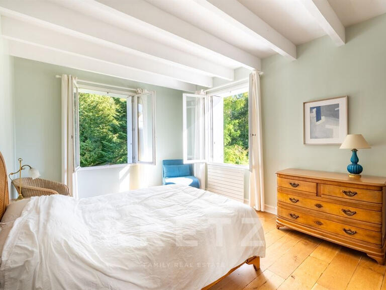 Maison Orgeval - 6 chambres - 275m²