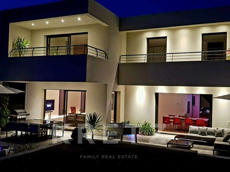 Maison Orgeval - 5 chambres - 198m²