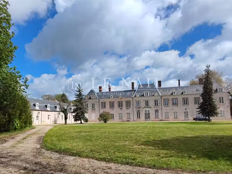 Château Orléans - 11 chambres - 827m²