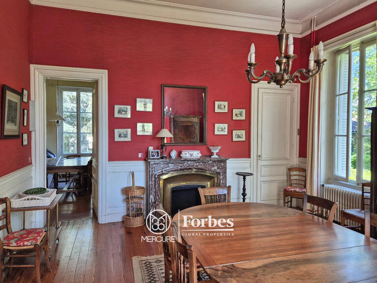 Propriété Orliénas - 8 chambres - 440m²
