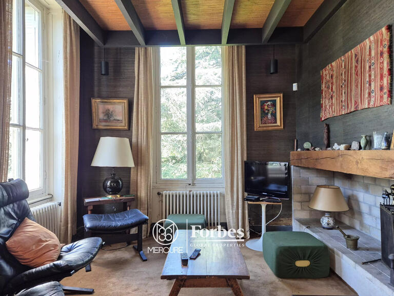 Propriété Orliénas - 8 chambres - 440m²
