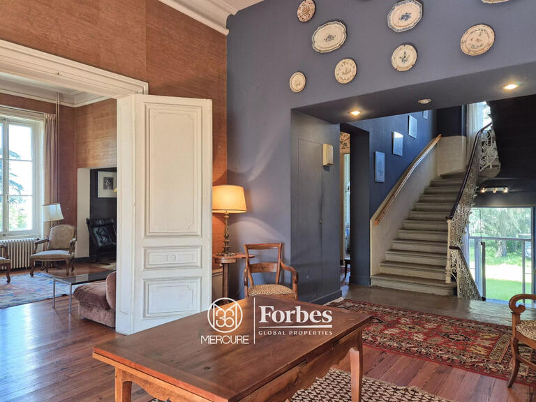 Propriété Orliénas - 8 chambres - 440m²