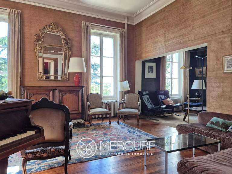 Propriété Orliénas - 8 chambres - 440m²