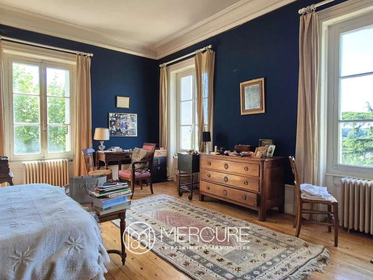 Propriété Orliénas - 8 chambres - 440m²