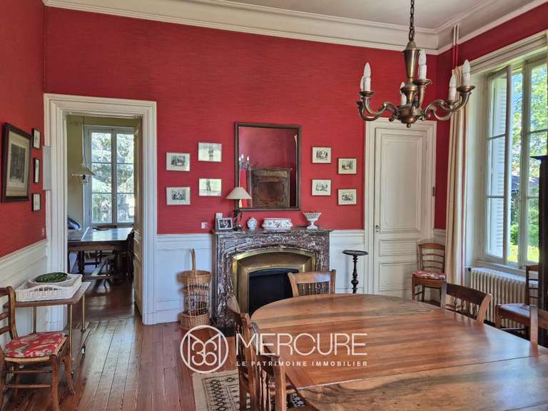 Propriété Orliénas - 8 chambres - 440m²