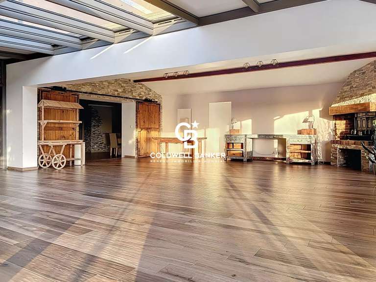 Maison Orly-sur-Morin - 14 chambres - 910m²