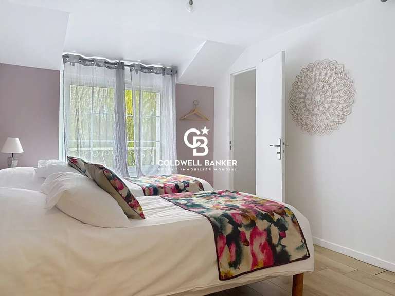 Maison Orly-sur-Morin - 14 chambres - 910m²