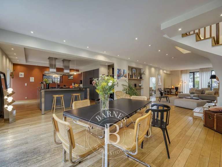 Maison Ornex - 4 chambres - 322m²