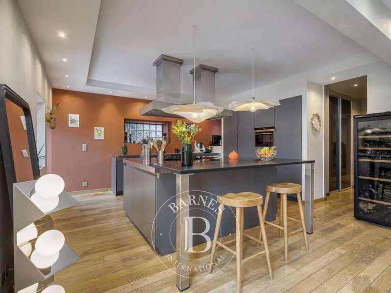 Maison Ornex - 4 chambres - 322m²