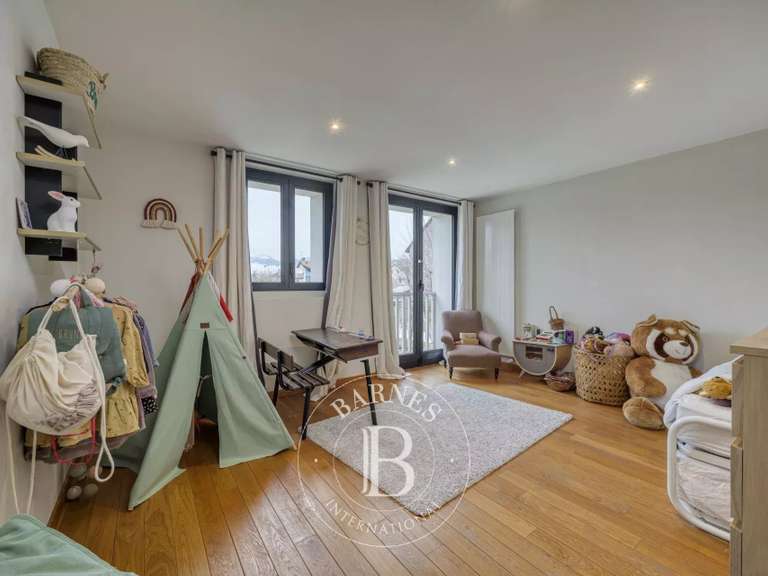 Maison Ornex - 4 chambres - 322m²