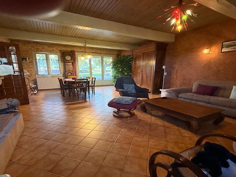 Propriété Orsans - 9 chambres - 342m²