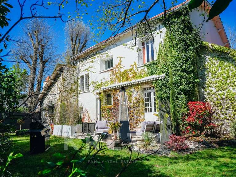 Maison Orvault - 4 chambres - 210m²