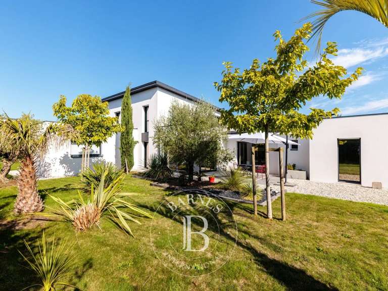 Maison Orvault - 5 chambres - 304m²