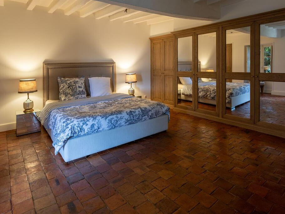 Maison Oucques la Nouvelle