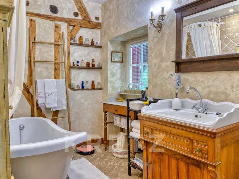 Maison Pacy-sur-Eure - 8 chambres - 271m²